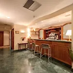 מלון Romoli 3*