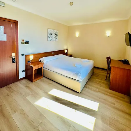 Romoli Отель