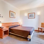 Otel Romoli 3*
